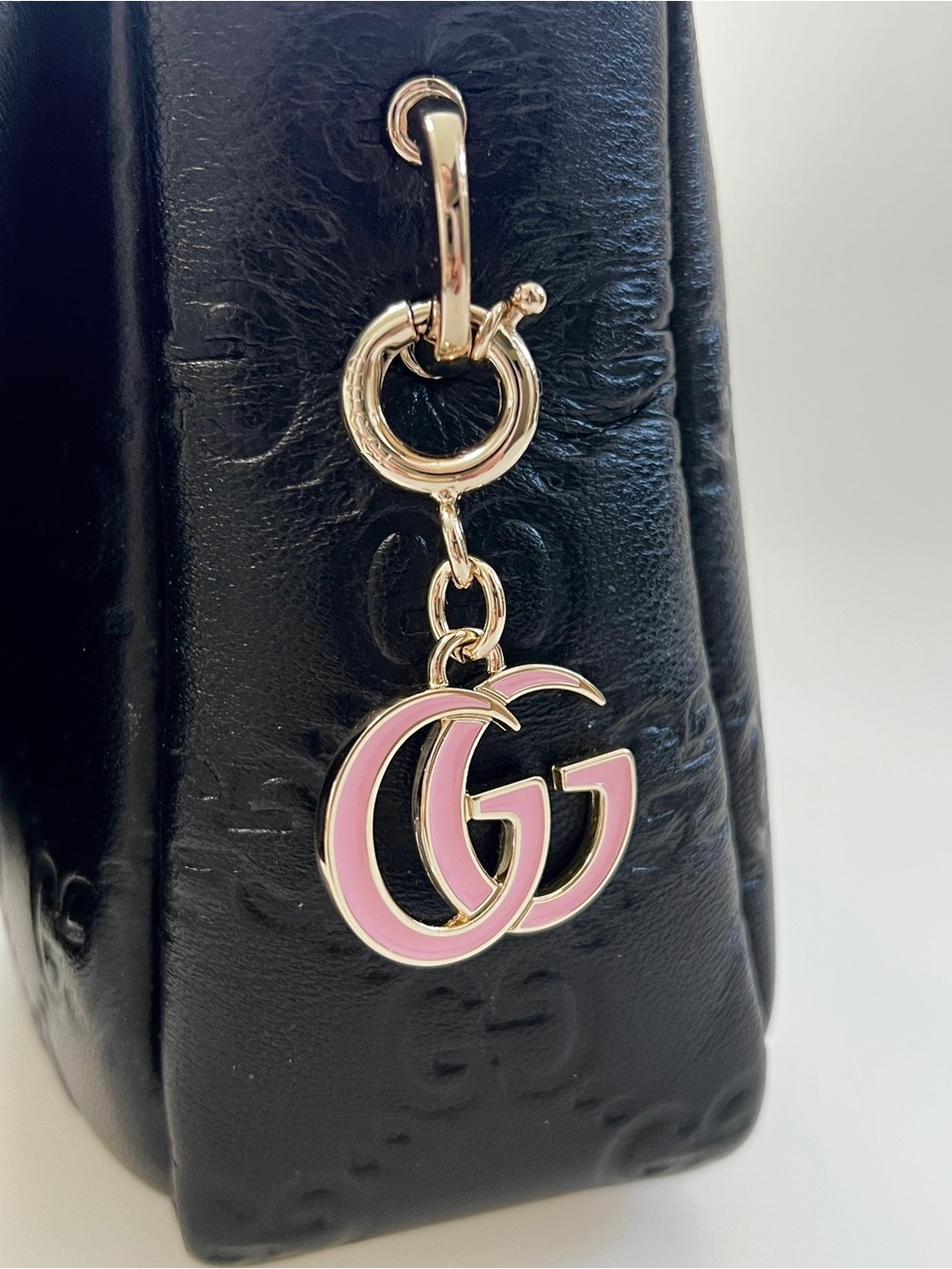 Gucci Pink Enamel GG Bag charm from the pre fall collection 2025 NWOT - Picture 5 of 7